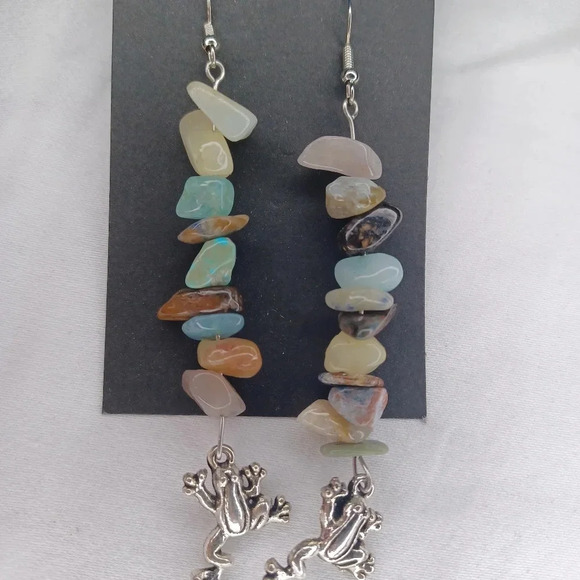 Handmade stone and frog earrings - Picture 2 of 3